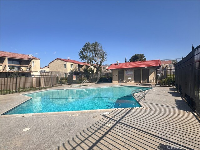 9208 Citrus Ave Unit C, Fontana, CA 92335 - pool featuring a patio and fence