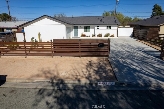 45522 Andale Ave, Lancaster, CA 93535 - ranch-style home with a fenced front yard and stucco siding