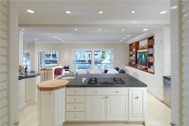 736 Harbor Island Dr, Newport Beach, CA 92660 - kitchen with black stovetop, ornamental molding, recessed lighting, and a kitchen island with sink