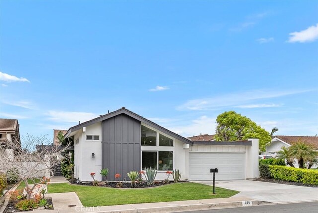 625 Calle Miguel, San Clemente, CA 92672 - mid-century home with an attached garage, driveway, board and batten siding, and a front yard