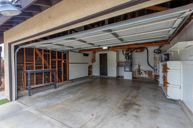 992 Churrituck Dr, San Diego, CA 92154 - garage with gas water heater