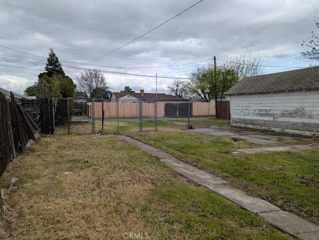 548 S Plumas St, Willows, CA 95988 - view of yard featuring a fenced backyard
