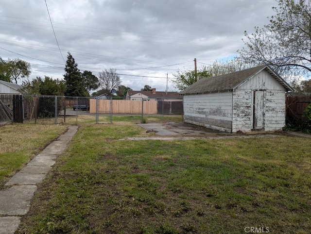 548 S Plumas St, Willows, CA 95988 - view of yard with an outbuilding, a fenced backyard, and a storage shed