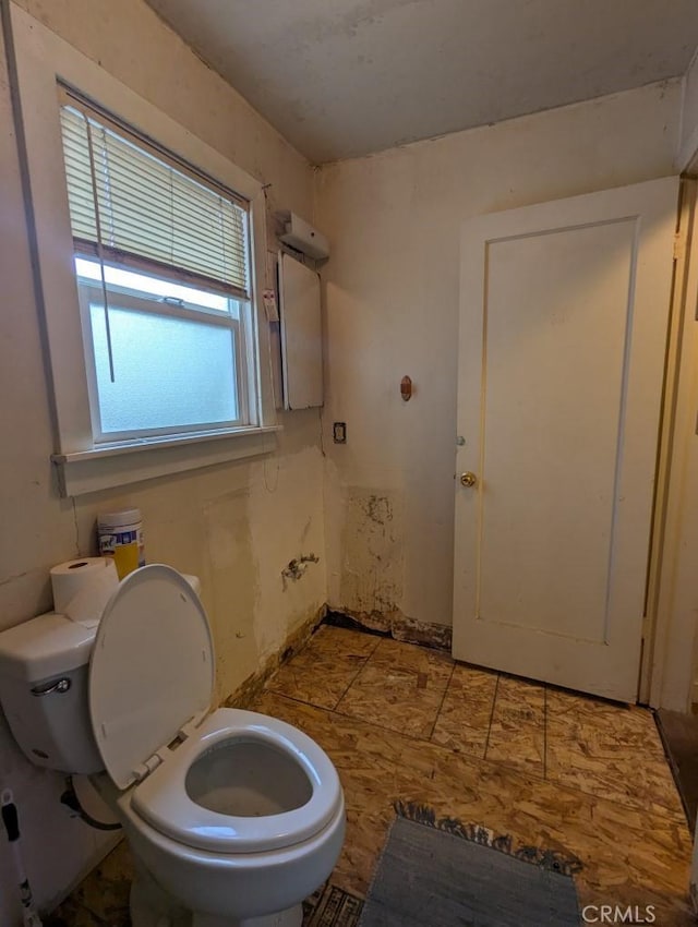 548 S Plumas St, Willows, CA 95988 - bathroom featuring toilet