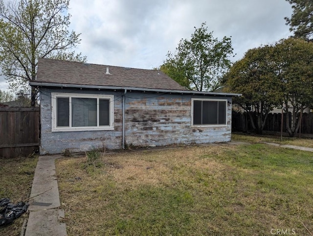 548 S Plumas St, Willows, CA 95988 - exterior space with a shingled roof, fence, and a lawn