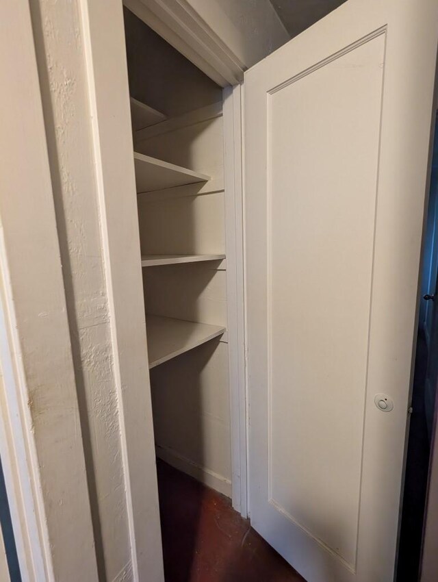548 S Plumas St, Willows, CA 95988 - view of closet
