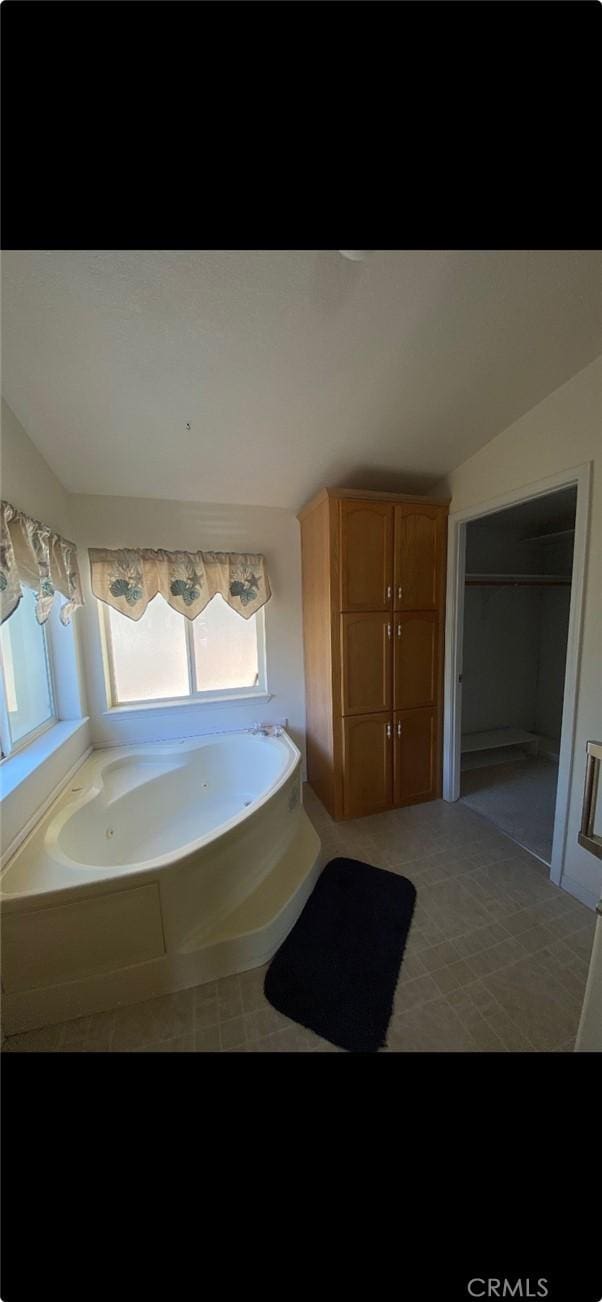 6117 Juniper Rd, Lake Isabella, CA 93240 - full bath with a jetted tub and tile patterned flooring