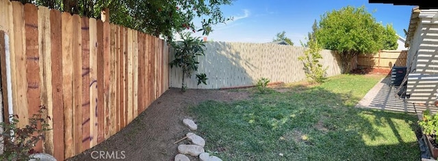 view of yard featuring a fenced backyard