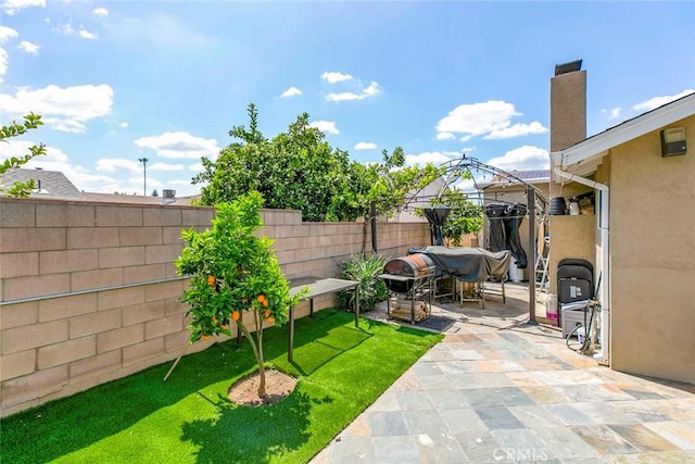10444 Flowerdale Ct, Sun Valley, CA 91352 - view of yard with a fenced backyard and a patio area