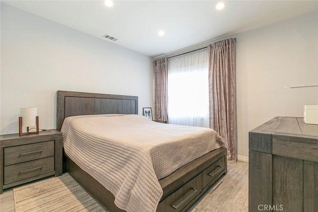 10444 Flowerdale Ct, Sun Valley, CA 91352 - bedroom featuring light wood-style floors, baseboards, visible vents, and recessed lighting