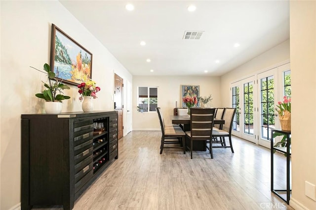 10444 Flowerdale Ct, Sun Valley, CA 91352 - dining space featuring light wood-type flooring, baseboards, visible vents, and recessed lighting