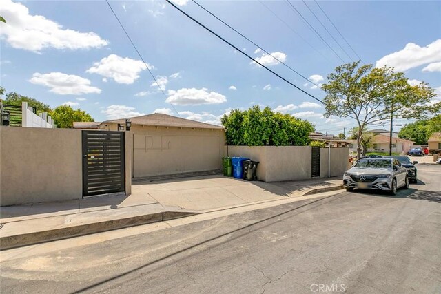 10444 Flowerdale Ct, Sun Valley, CA 91352 - exterior space with sidewalks, a gate, and curbs