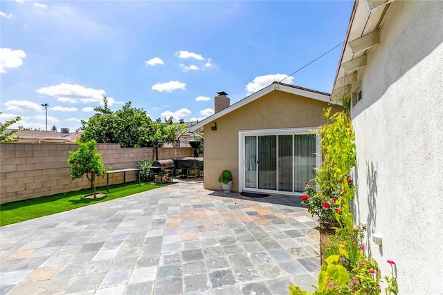 10444 Flowerdale Ct, Sun Valley, CA 91352 - view of patio featuring fence