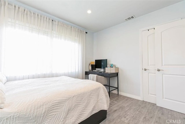 10444 Flowerdale Ct, Sun Valley, CA 91352 - bedroom with wood finished floors, baseboards, visible vents, and recessed lighting