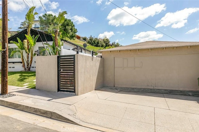 10444 Flowerdale Ct, Sun Valley, CA 91352 - view of gate featuring a fenced front yard