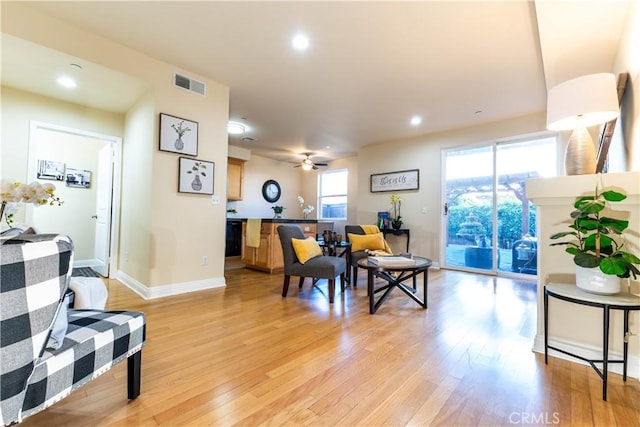 living room featuring baseboards, recessed lighting, visible vents, ceiling fan, and light wood finished floors