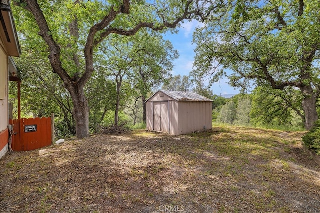 view of yard featuring an outbuilding and a storage unit
