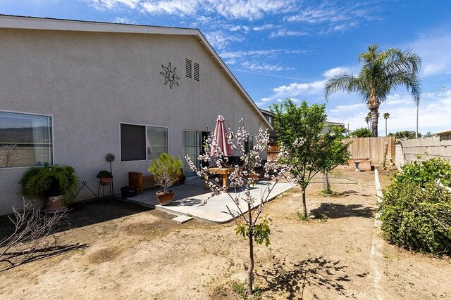 43564 Amazon St, Hemet, CA 92544 - view of side of property with stucco siding, a patio area, and fence