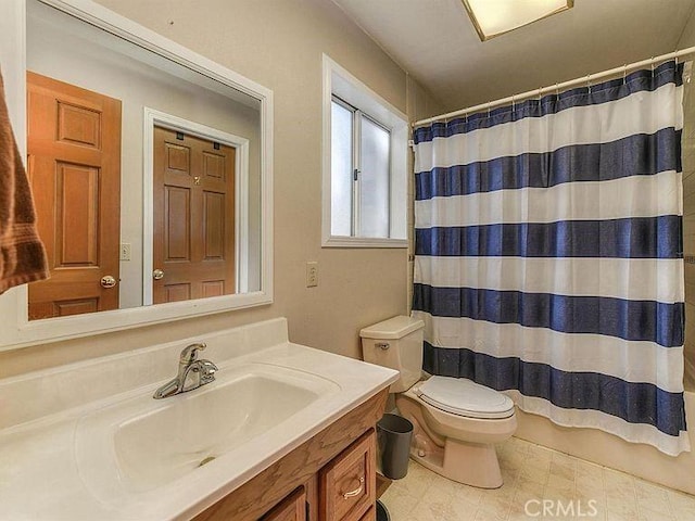full bathroom with toilet, curtained shower, and vanity