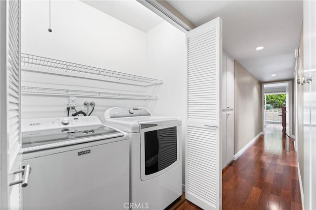 laundry room with laundry area, independent washer and dryer, baseboards, dark wood-style floors, and recessed lighting