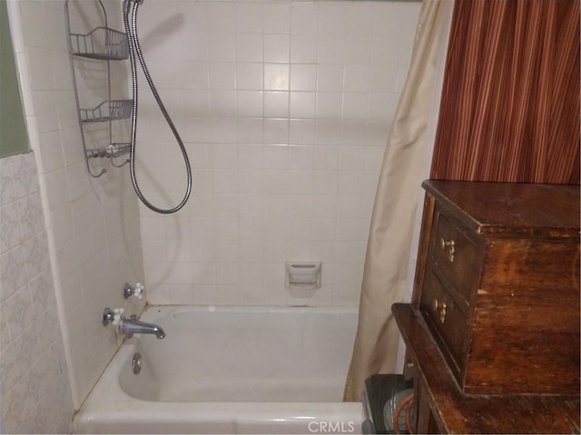 bathroom with shower / tub combo with curtain