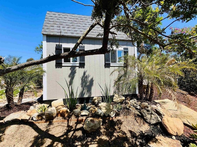 1078 Rainbow Crest Rd, Fallbrook, CA 92028 - view of property exterior with a shingled roof
