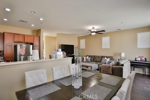 dining space with dark wood-style flooring, a ceiling fan, recessed lighting, and visible vents