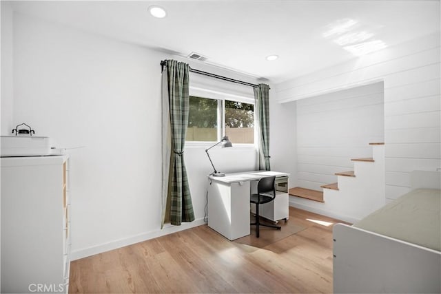 interior space with light wood finished floors, baseboards, visible vents, and recessed lighting