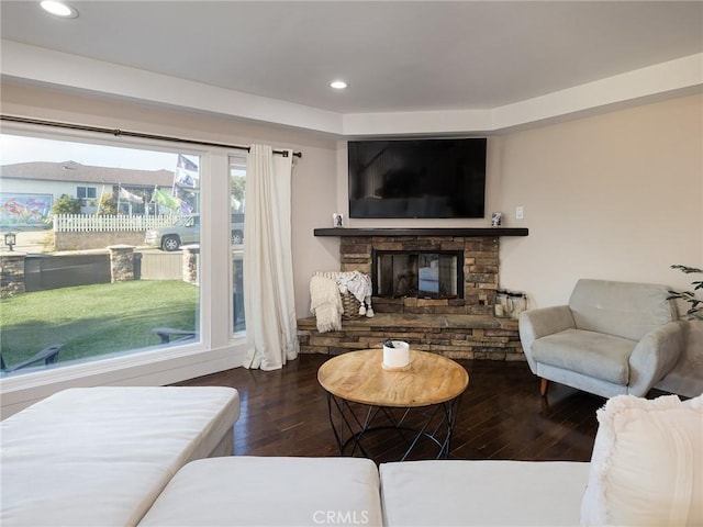 living area featuring recessed lighting, wood finished floors, and a fireplace