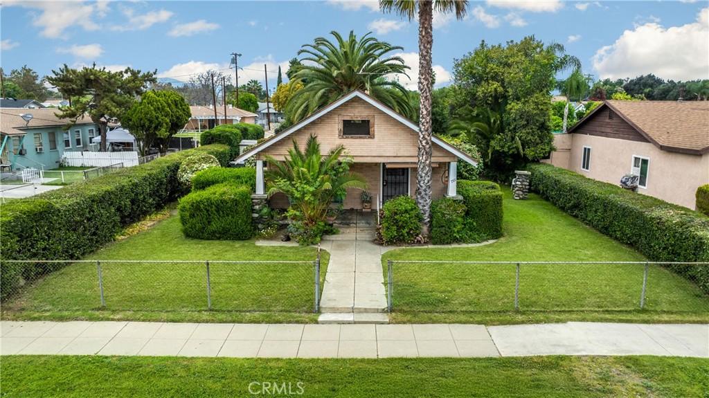 755 E 11th St, Pomona, CA 91766 - bungalow-style home with a porch and a residential view