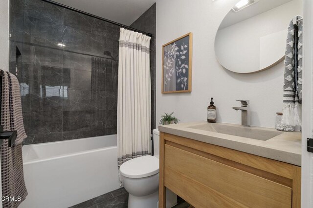 bathroom with shower / tub combo with curtain, visible vents, vanity, and toilet