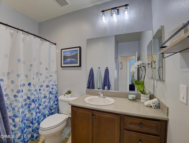 full bath featuring curtained shower, visible vents, toilet, and vanity