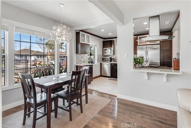 dining room with light wood-style floors, an inviting chandelier, visible vents, recessed lighting, and baseboards