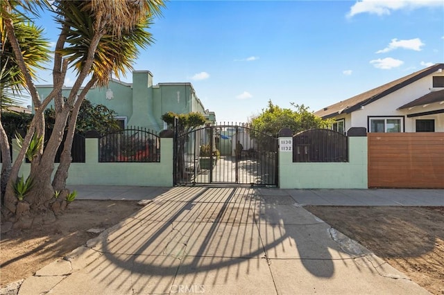 1130 N Ardmore Ave, Los Angeles, CA 90029 - view of gate with a fenced front yard