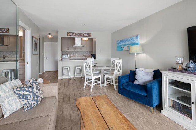 4007 Everts St Unit 4H, Pacific Beach San Diego, CA 92109 - living area with light wood-style floors