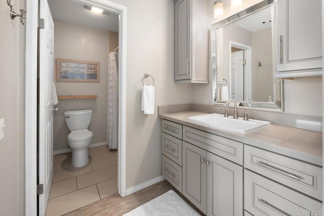 4007 Everts St Unit 4H, Pacific Beach San Diego, CA 92109 - bathroom with vanity and tile patterned flooring