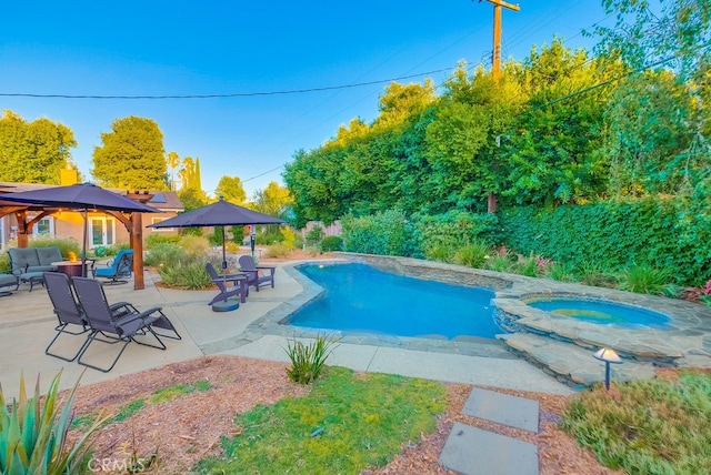 6217 Melba Ave, Woodland Hills, CA 91367 - swimming pool featuring outdoor lounge area, an in-ground hot tub, and a patio area