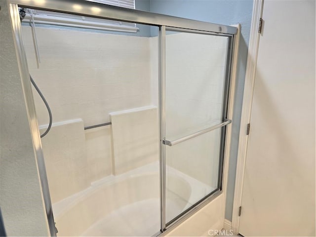 bathroom with enclosed tub / shower combo