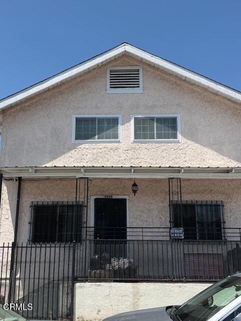 view of front of house with a fenced front yard and stucco siding