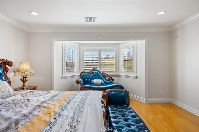 bedroom featuring wood finished floors, baseboards, recessed lighting, and ornamental molding