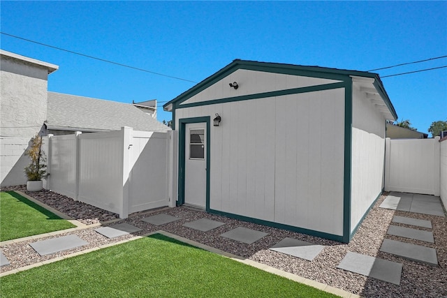 view of outdoor structure with an outdoor structure, fence, and a gate
