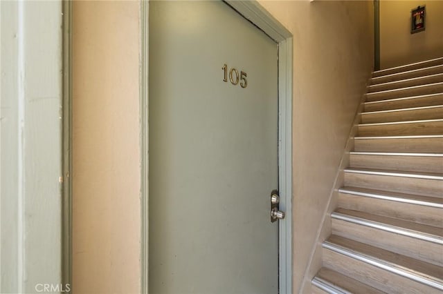 5055 Coldwater Canyon Ave Unit 105, Sherman Oaks, CA 91423 - view of staircase