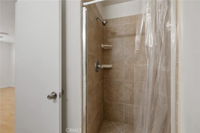 5055 Coldwater Canyon Ave Unit 105, Sherman Oaks, CA 91423 - full bath featuring a tile shower