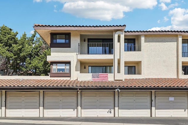 17607 Pomerado Rd Unit 204, San Diego, CA 92128 - exterior space with community garages