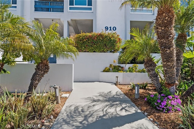 exterior space featuring a fenced front yard