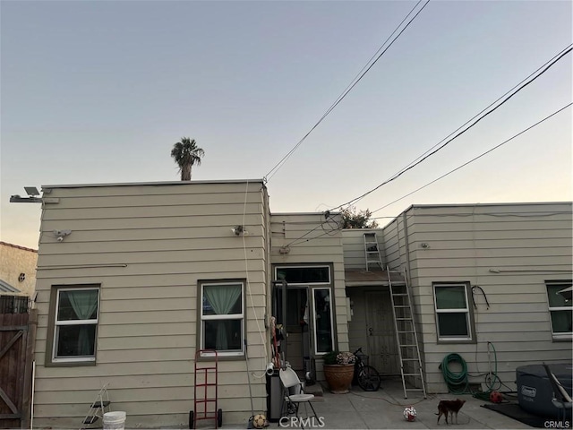 2245 W 27th Ave, Los Angeles, CA 90018 - back of property featuring a patio and fence