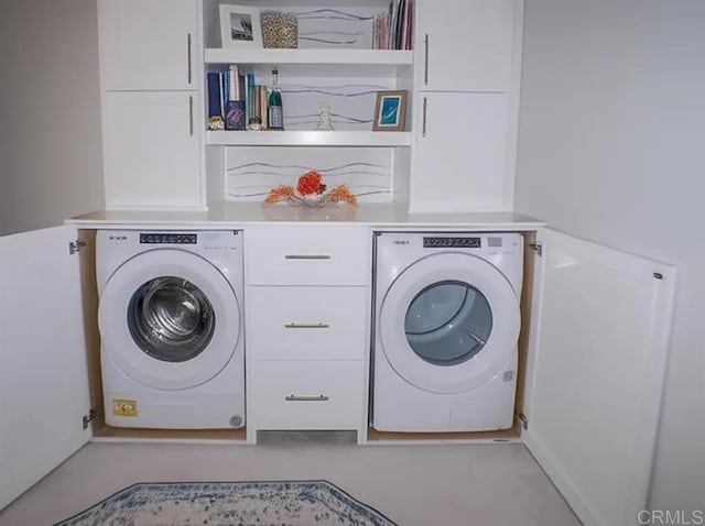 laundry room featuring cabinet space and washer / clothes dryer