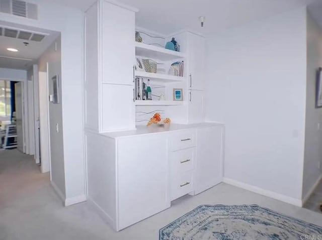 bar with baseboards and visible vents