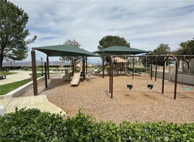 2 Villa Roma St, Lake Elsinore, CA 92532 - view of community play area