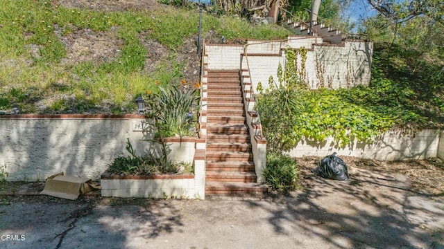 1437 Crest Dr, Altadena, CA 91001